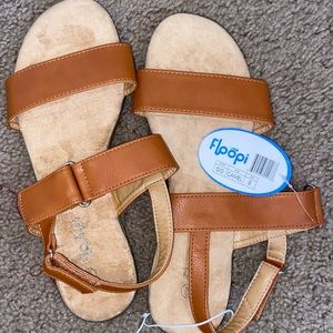 Size 9 NWT Brown sandals